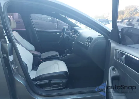 2015 Volkswagen Jetta 1.8T Sport z USA, uszkodzony, nr VIN 3VWD17AJ6FM426339